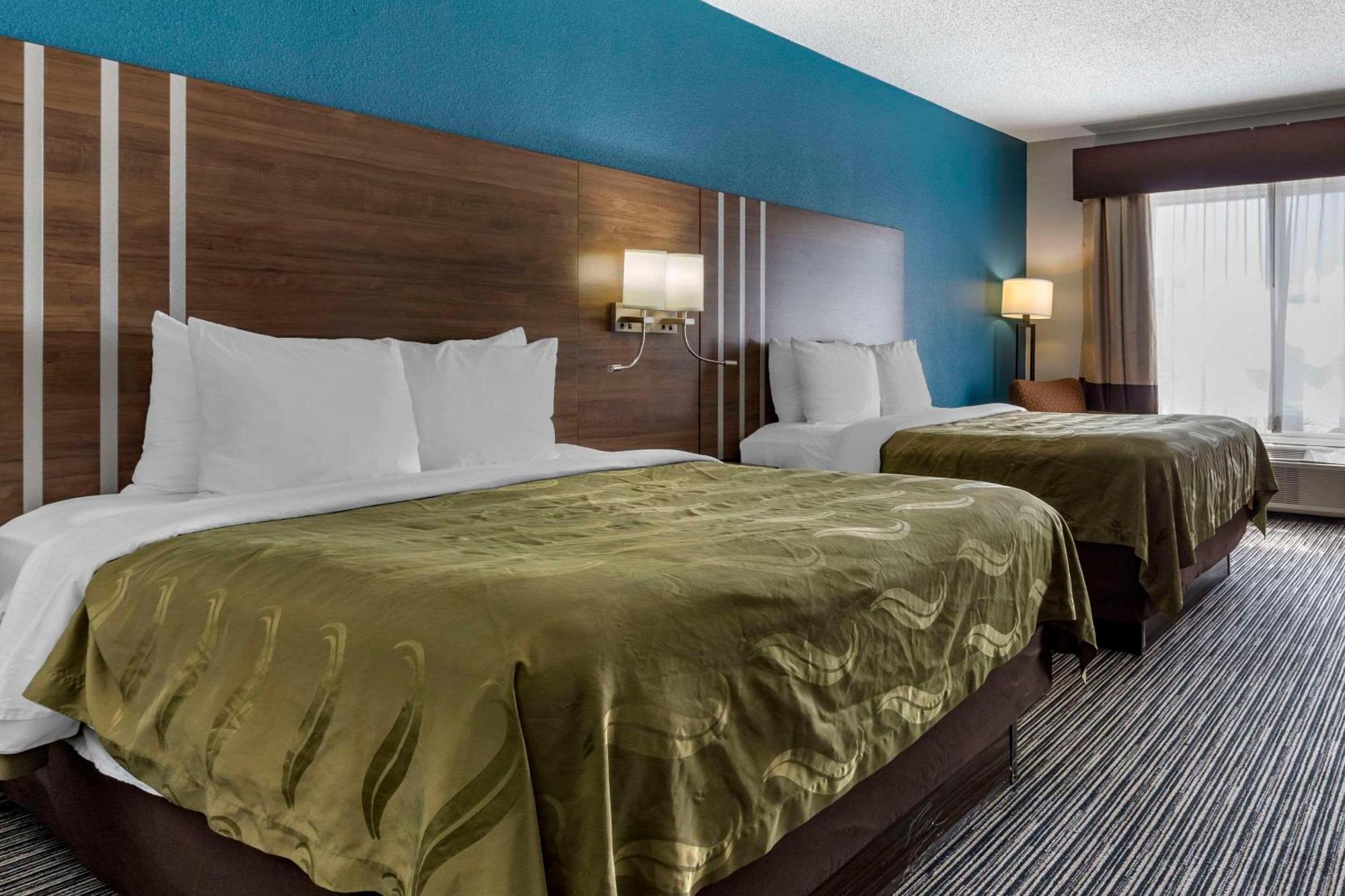 Quality Inn & Suites I-35 E-Walnut Hill Даллас Екстер'єр фото