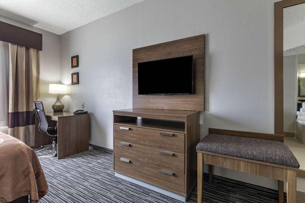 Quality Inn & Suites I-35 E-Walnut Hill Даллас Номер фото